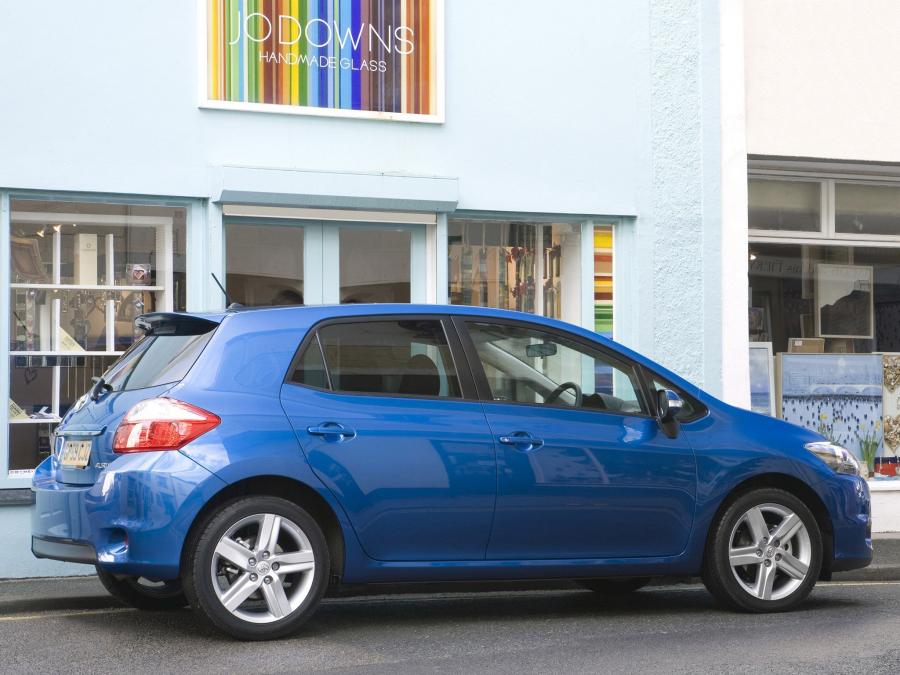  Toyota Auris 5-Door 2010 года  (UK) (фото 30 из 59)